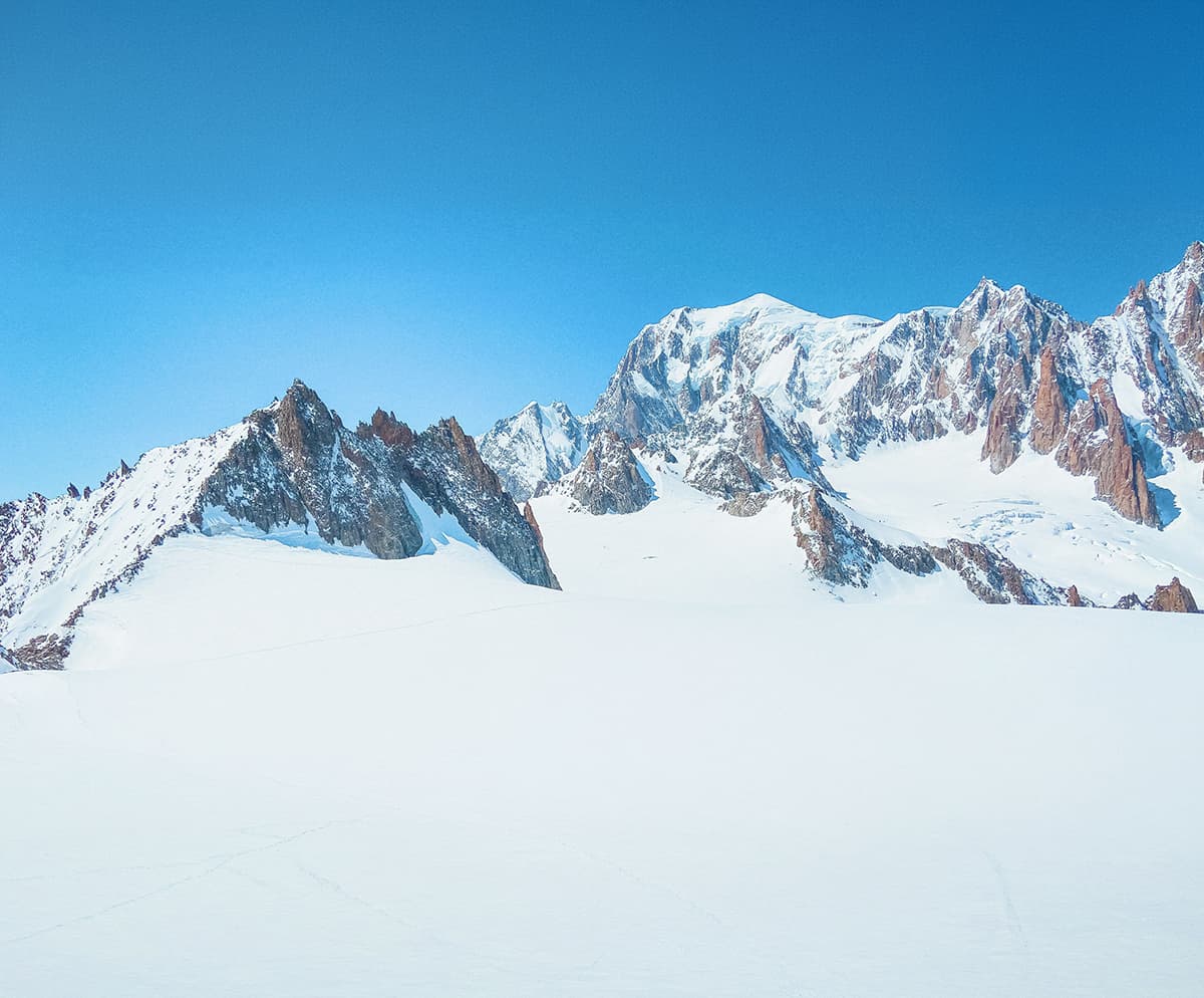 Montagnes enneigées